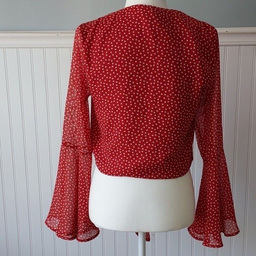 Urban Outfitters M Red White Stars Tie Waist Bell Sleeve Blouse Crop America NWT - Picture 7 of 16